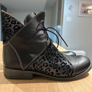 Fashion Combat Boots Size 41 leather and animal print